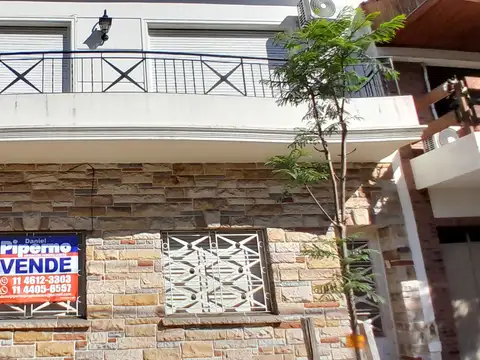 Departamento en venta en Flores 3 AMBIENTES AL FRENTE CON PATIO MUY BUENO