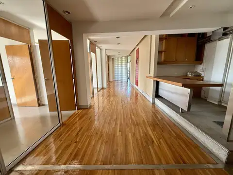 VENTA Oficina frente al puente de la mujer. Alicia Moreau de Justo