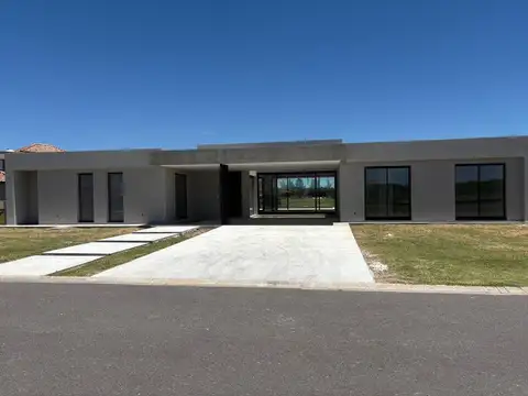Venta Casa 5 ambientes en Naudir con salida al rio