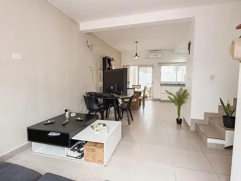 Casa 4 ambientes con 1 baño