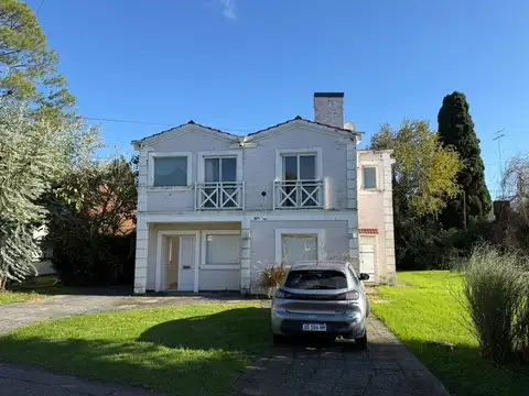 VENTA DE CASA 4 AMB + QUINCHO CON PARRILLA