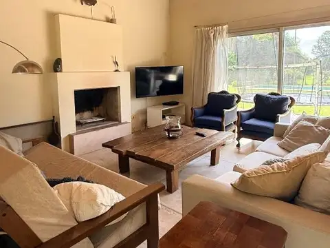 Casa 3 ambientes con 2 baños