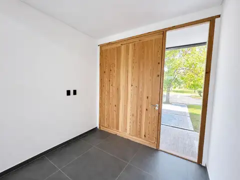 Casa en Venta con 4 cocheras
