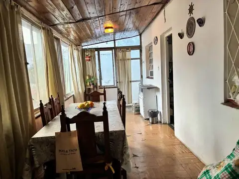 VENTA CASA 3 AMBIENTES Y DPTO EN FONDO VICTORIA