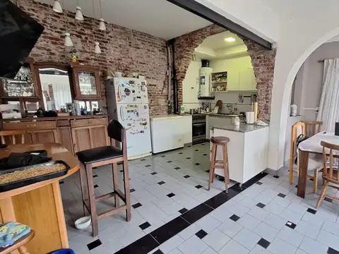 Casa 3 ambientes con 2 baños