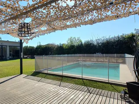 Casa en venta a toda pta. baja, pileta Bº San Matias Escobar