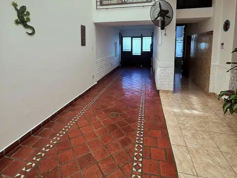 Casa en Venta con 4 cocheras
