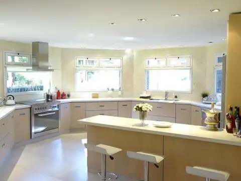 Casa 5 ambientes con 6 baños