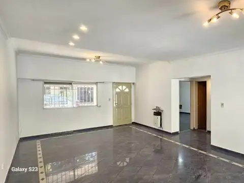 Casa en Alquiler con 1 cochera