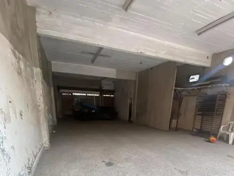 Local comercial a la calle, con galpón trasero - ¡IMPORTANTE