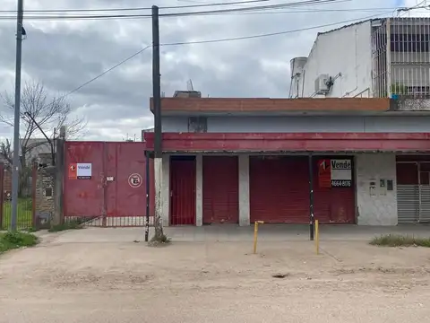 Local comercial a la calle, con galpón trasero - ¡IMPORTANTE