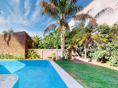Casa en Venta en La Plata [Cod: 083905]