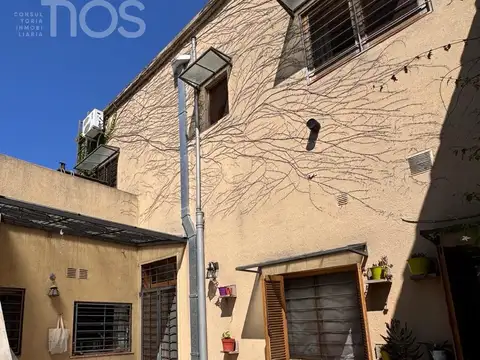 VENTA CASA DE TRES DORMITORIOS CON PATIO Y TERRAZA EN BARRIO CINCO ESQUINAS