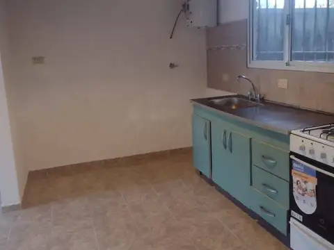 Casa 2 ambientes con 1 baño