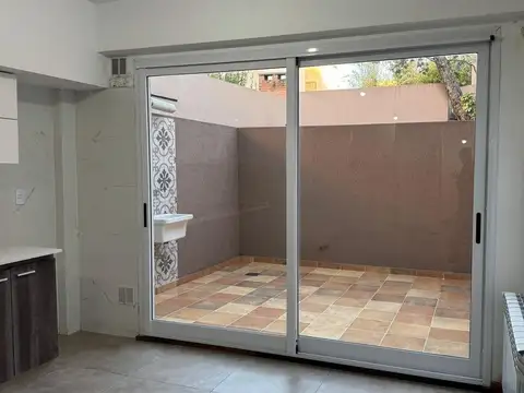 VENTA MONOAMBIENTE PLANTA BAJA A ESTRENAR C/PATIO
