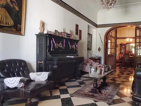 Casa 5 ambientes con 2 baños