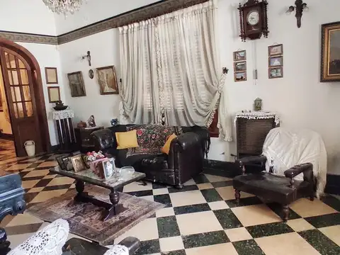 Casa en Venta con 4 cocheras