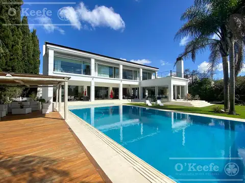 Imponente Casa sobre lote al golf en Abril Club de Campo Hudson Berazategui