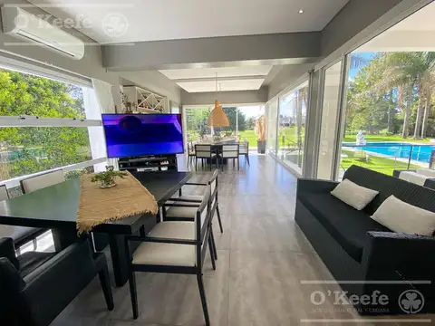 Imponente Casa sobre lote al golf en Abril Club de Campo Hudson Berazategui