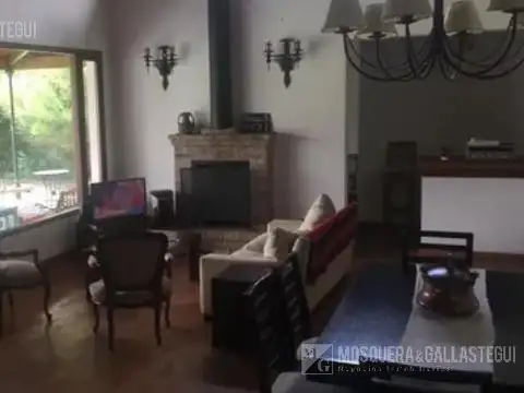 Casa 4 ambientes con 3 baños