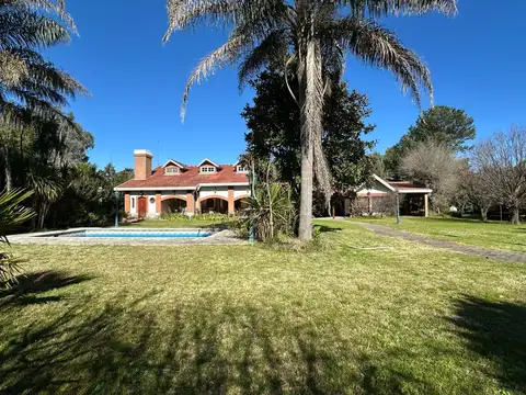 CASA QUINTA - BARRIO LOS OMBÚES