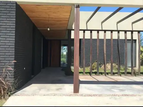 Alquiler anual Casa en 1 planta 4 ambientes Barrio San Gabriel 300