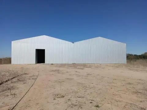 Circunvalación y Av. Pres. Perón -  Nave 1400m2