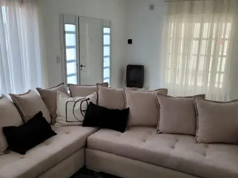 Casa en Venta en Caleta Olivia, USD 198.000