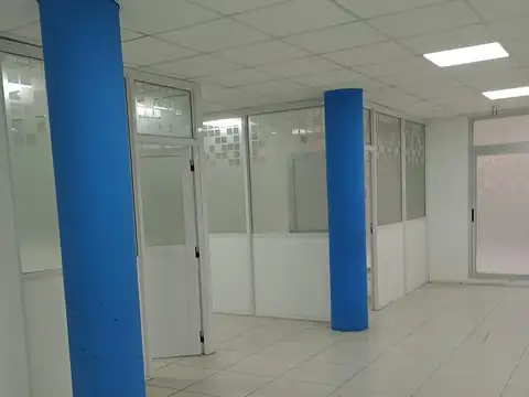 Local en venta con renta al frente - patio - Flores