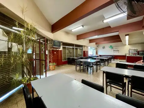 Local en Franklin esquina Mejico - Emblematico Bar y Restaurante - 121m2 totales