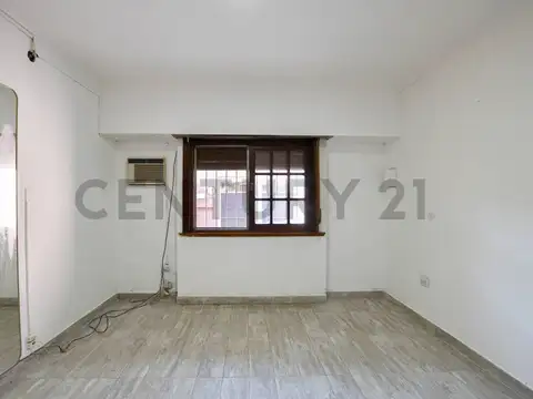 Casa 6 ambientes con 2 baños