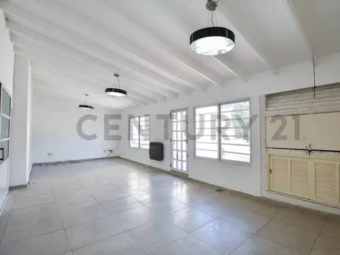 CASA VENTA LA PLATA 3 DORMITORIOS PILETA QUINCHO
