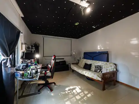 VTA CASA ROBLES DEL MONARCA PILAR 5 AMB. IMPECABLE