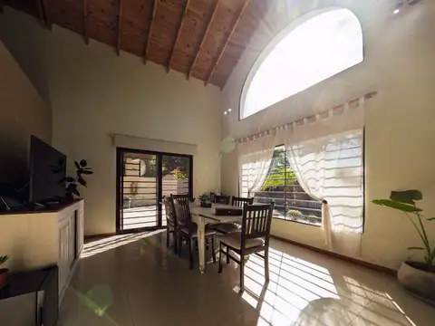 Casa 5 ambientes con 3 baños