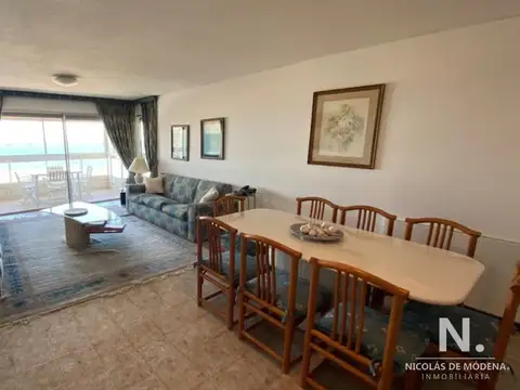 Apartamento en venta de 3 dormitorios en Primera linea de Playa Mansa , Punta del este