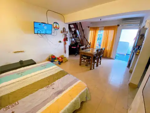 Depto Tipo Casa 4 ambientes con 2 baños