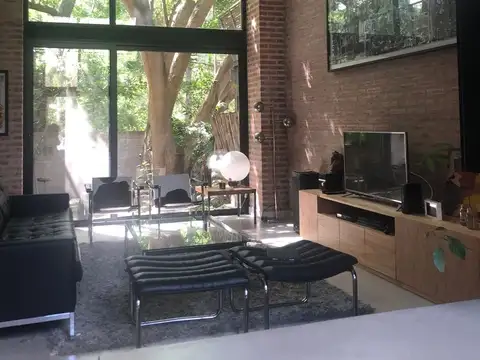 Casa en Alquiler con 1 cochera