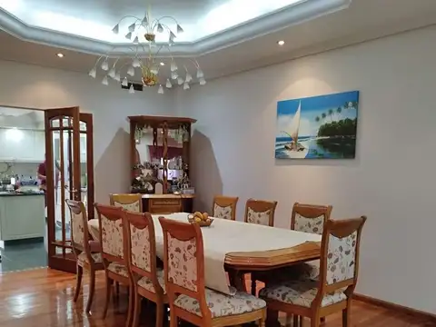 IMPORTANTE PROPIEDAD 7 AMBIENTES ZONA RESIDENCIAL
