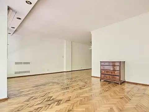 4 ambientes en Recoleta. Balcón. Luminoso.