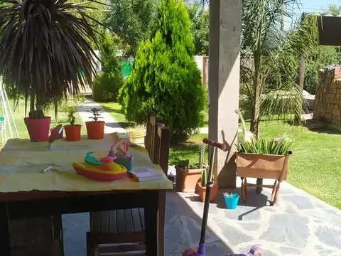 Casa 6 ambientes con 2 baños