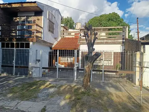 Casa - Venta - Argentina, Castelar - ALVAREZ JONTE 1900