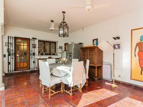 Casa 6 ambientes con 4 baños