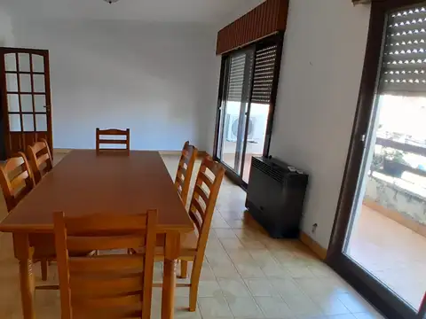 CASA MULTIFAMILIAR CONSTRUIDA EN BUENA ZONA 