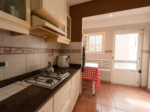 Casa en Venta en Gonnet [Cod: ]