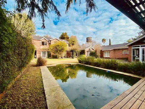 Casa en Venta en Gonnet [Cod: ]