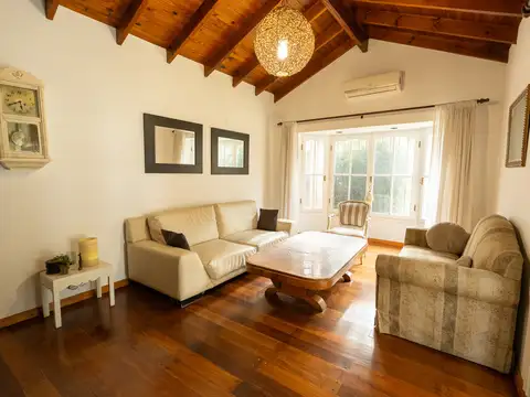 Casa 6 ambientes con 5 baños