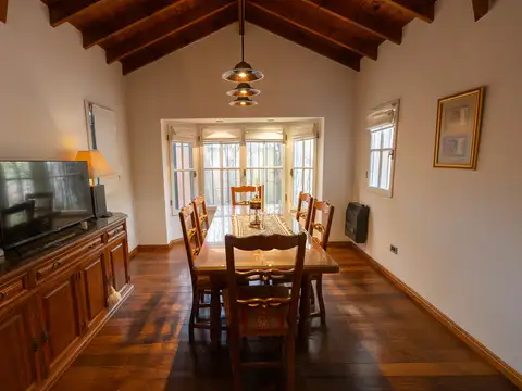 Casa en Venta con 3 cocheras