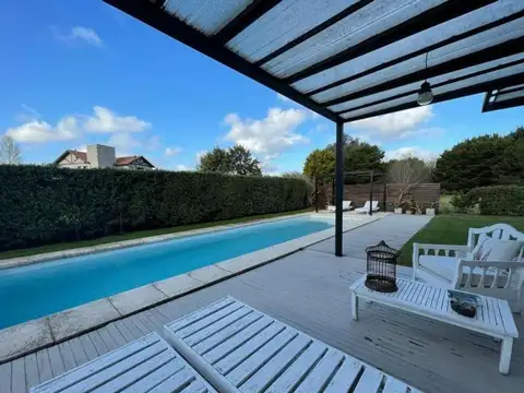 Casa 5 ambientes con 3 baños