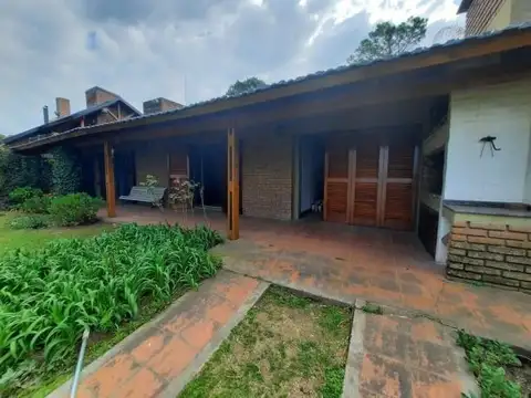 Casa en venta - 3 Dormitorios 2 Baños - Villa del Dique