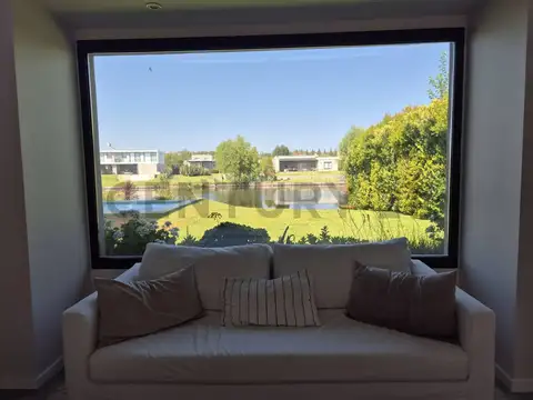 Casa a la laguna Barrio San Matías Área 1